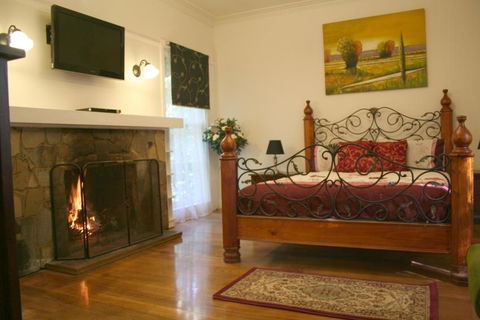 Tudor Cottages - Lennox Head Accommodation 0