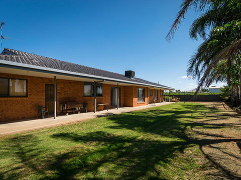Vineyard Retreat Mildura - Lennox Head Accommodation 2