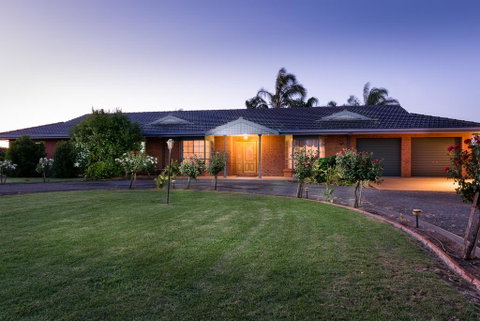 Vineyard Retreat Mildura - Lennox Head Accommodation 0