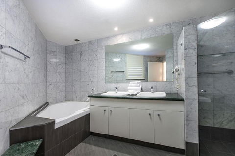 Emerald Noosa - Lennox Head Accommodation 10