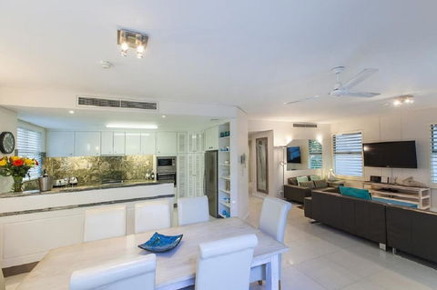 Emerald Noosa - Lennox Head Accommodation 9