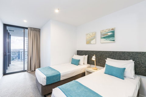 Boardwalk Burleigh Beach - Official - Lennox Head Accommodation 10