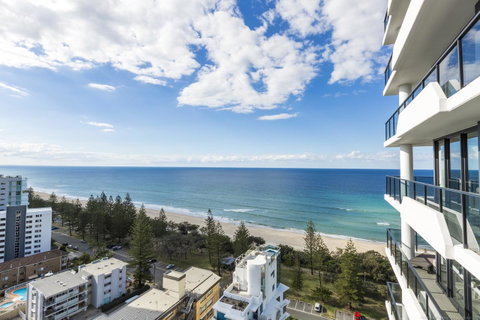 Boardwalk Burleigh Beach - Official - Lennox Head Accommodation 27