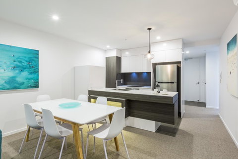 Boardwalk Burleigh Beach - Official - Lennox Head Accommodation 8