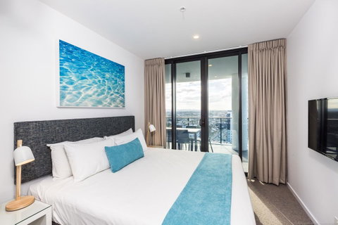 Boardwalk Burleigh Beach - Official - Lennox Head Accommodation 13