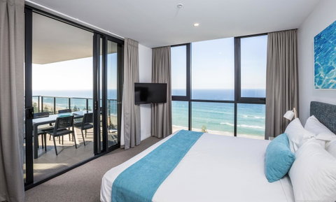 Boardwalk Burleigh Beach - Official - Lennox Head Accommodation 4