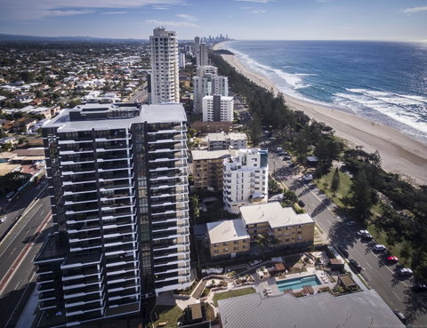 Boardwalk Burleigh Beach - Official - Lennox Head Accommodation 41