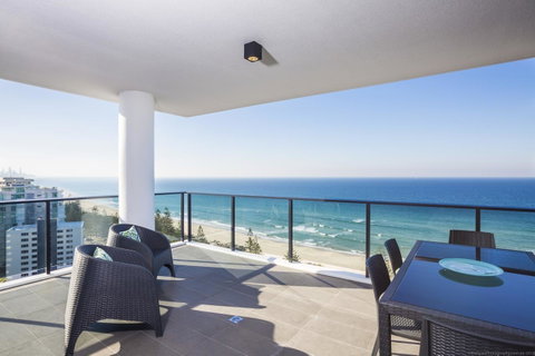 Boardwalk Burleigh Beach - Official - Lennox Head Accommodation 2