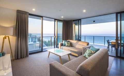 Boardwalk Burleigh Beach - Official - Lennox Head Accommodation 6