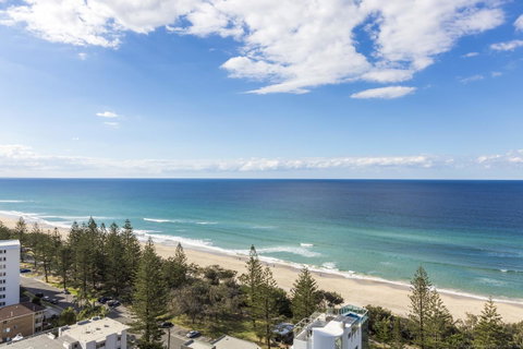 Boardwalk Burleigh Beach - Official - Lennox Head Accommodation 14