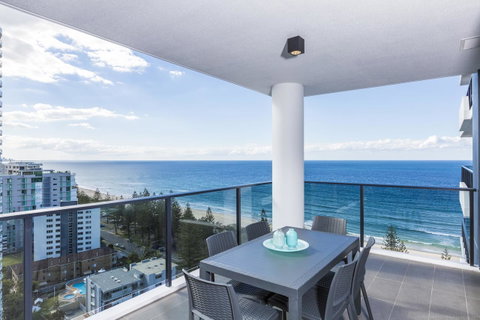 Boardwalk Burleigh Beach - Official - Lennox Head Accommodation 22