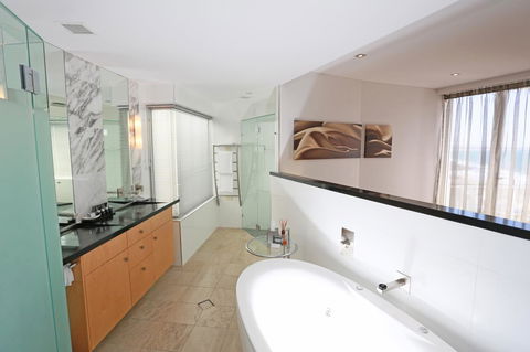 Oceans Mooloolaba - Lennox Head Accommodation 2