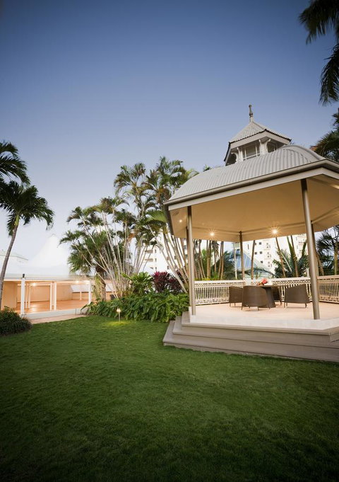 Pullman Cairns International - Lennox Head Accommodation 25