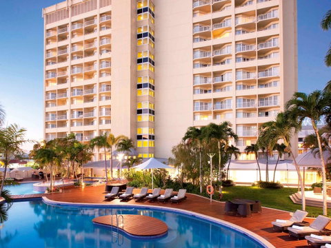Pullman Cairns International - Lennox Head Accommodation 40