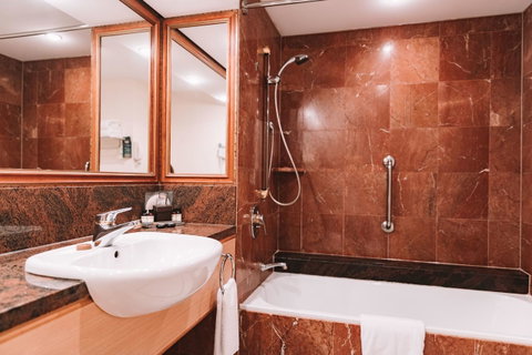 Pullman Cairns International - Lennox Head Accommodation 17