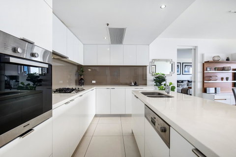 Ultra Broadbeach - Lennox Head Accommodation 19