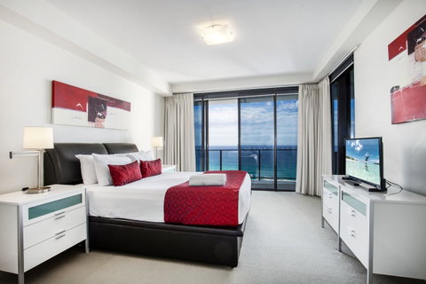 Ultra Broadbeach - Lennox Head Accommodation 13