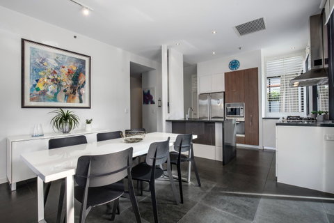Ultra Broadbeach - Lennox Head Accommodation 24