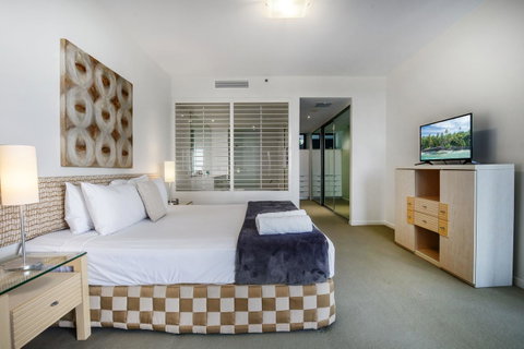 Ultra Broadbeach - Lennox Head Accommodation 37