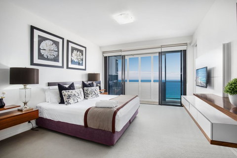 Ultra Broadbeach - Lennox Head Accommodation 18