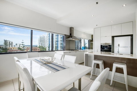 Ultra Broadbeach - Lennox Head Accommodation 9