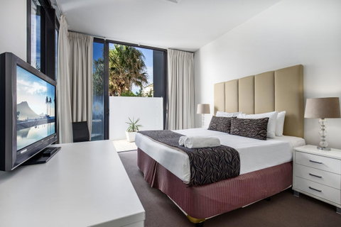 Ultra Broadbeach - Lennox Head Accommodation 22