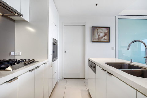 Ultra Broadbeach - Lennox Head Accommodation 43