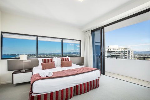 Ultra Broadbeach - Lennox Head Accommodation 16