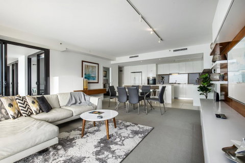 Ultra Broadbeach - Lennox Head Accommodation 12