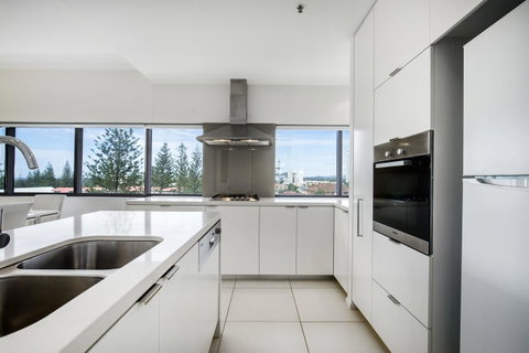 Ultra Broadbeach - Lennox Head Accommodation 8