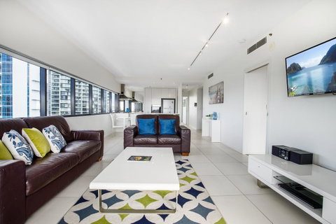Ultra Broadbeach - Lennox Head Accommodation 10