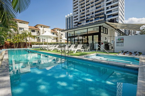 Ultra Broadbeach - Lennox Head Accommodation 4