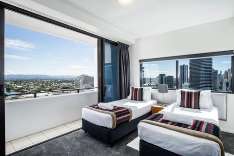 Ultra Broadbeach - Lennox Head Accommodation 27