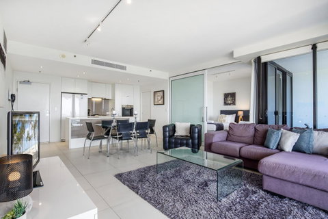 Ultra Broadbeach - Lennox Head Accommodation 44