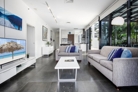 Ultra Broadbeach - Lennox Head Accommodation 23
