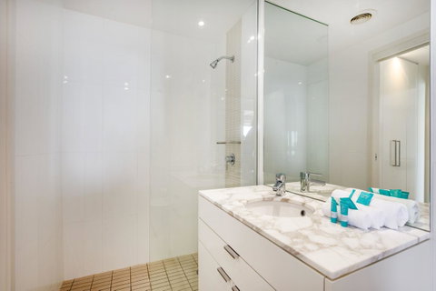 Ultra Broadbeach - Lennox Head Accommodation 28
