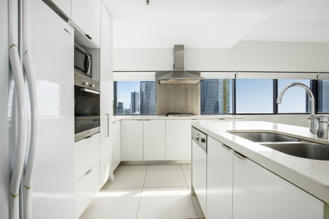 Ultra Broadbeach - Lennox Head Accommodation 31