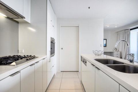 Ultra Broadbeach - Lennox Head Accommodation 35