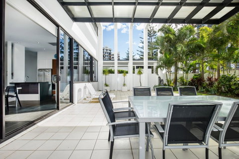 Ultra Broadbeach - Lennox Head Accommodation 26