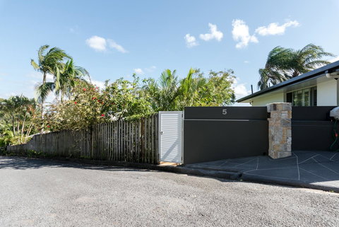 Private Guest Suite High On Currumbin Hill - Lennox Head Accommodation 29