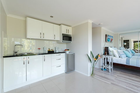 Private Guest Suite High On Currumbin Hill - Lennox Head Accommodation 5