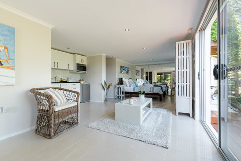 Private Guest Suite High On Currumbin Hill - Lennox Head Accommodation 9