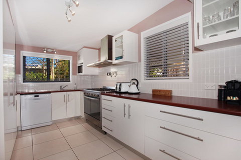 6 Botany Court Marcoola Beach - Pet Friendly 500 Bond - Lennox Head Accommodation 10