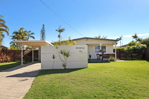 6 Botany Court Marcoola Beach - Pet Friendly 500 Bond - Lennox Head Accommodation 0