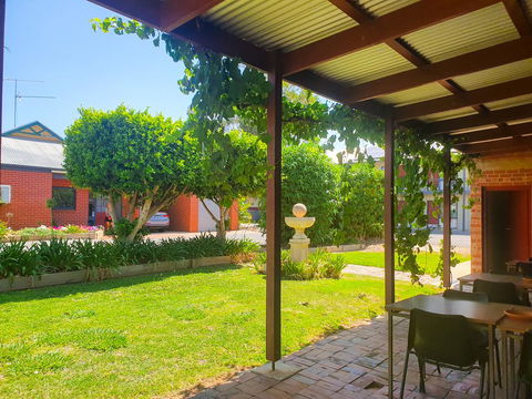 Wentworth Central Motor Inn - Lennox Head Accommodation 0