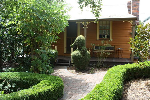 Westbury Gingerbread Cottages - Lennox Head Accommodation 3