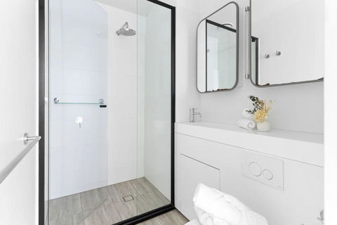A 2BR Apt Near Melbourne Central & QV Market - Lennox Head Accommodation 2