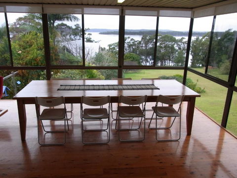 A LAKEHOUSE ESCAPE - A Waterfront Reserve On Shores Of Lake Macquarie - Lennox Head Accommodation 3
