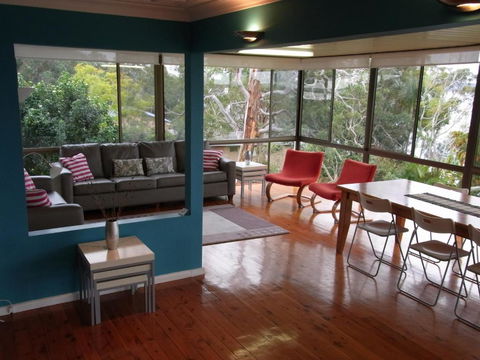 A LAKEHOUSE ESCAPE - A Waterfront Reserve On Shores Of Lake Macquarie - Lennox Head Accommodation 2