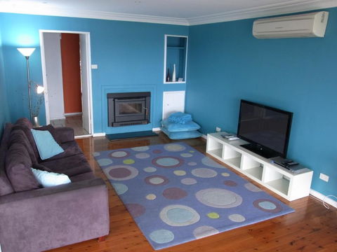 A LAKEHOUSE ESCAPE - A Waterfront Reserve On Shores Of Lake Macquarie - Lennox Head Accommodation 4